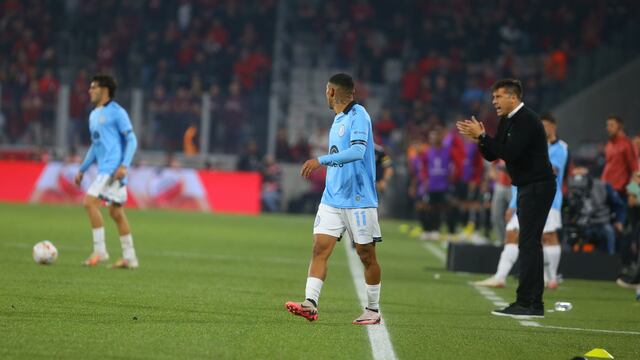Belgrano se lo había empatado a Paranaense por Reyna, y le anularon el gol. Muchos reclamos para el árbitro boliviano (Prensa Belgrano).