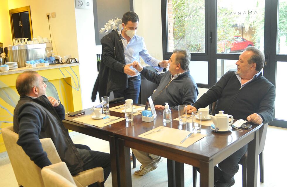 Luis Juez y Rodrigo De Loredo, los ganadores en Córdoba, con la foto de la unidad de Juntos por el Cambio