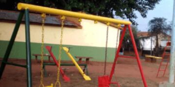 La plaza del barrio Obrero de Puerto Iguazú se encuentra en mantenimiento y reparación.