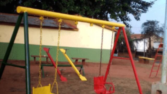 La plaza del barrio Obrero de Puerto Iguazú se encuentra en mantenimiento y reparación.