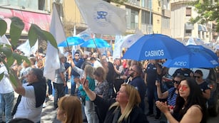 Movilización del SEP y diferentes gremios en la ciudad de Córdoba, en medio del arribo de Javier Milei a la ciudad.