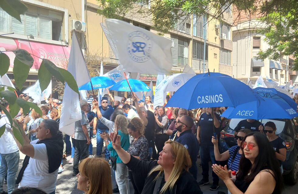 Un caos: las marchas en la ciudad de Córdoba por la visita de Javier Milei
