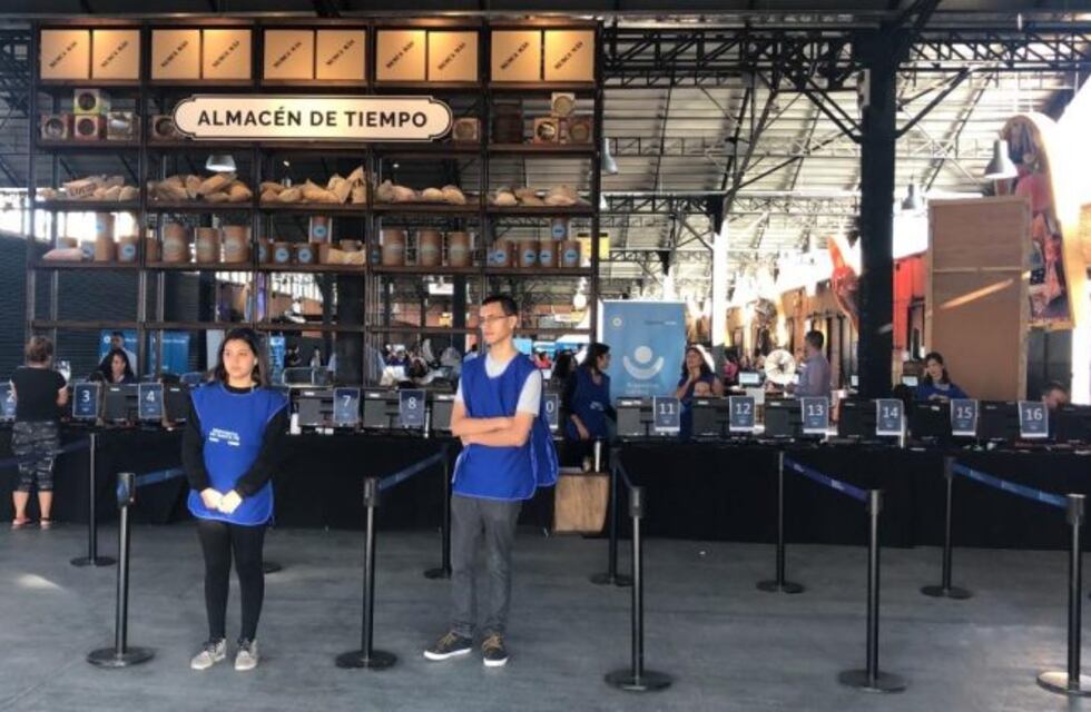 En medio de un amplio operativo se inició el reparto de la tarjeta Alimentar en Rosario