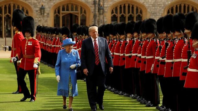 Las fotos del encuentro entre la reina Isabel II y Donald Trump en Windsor