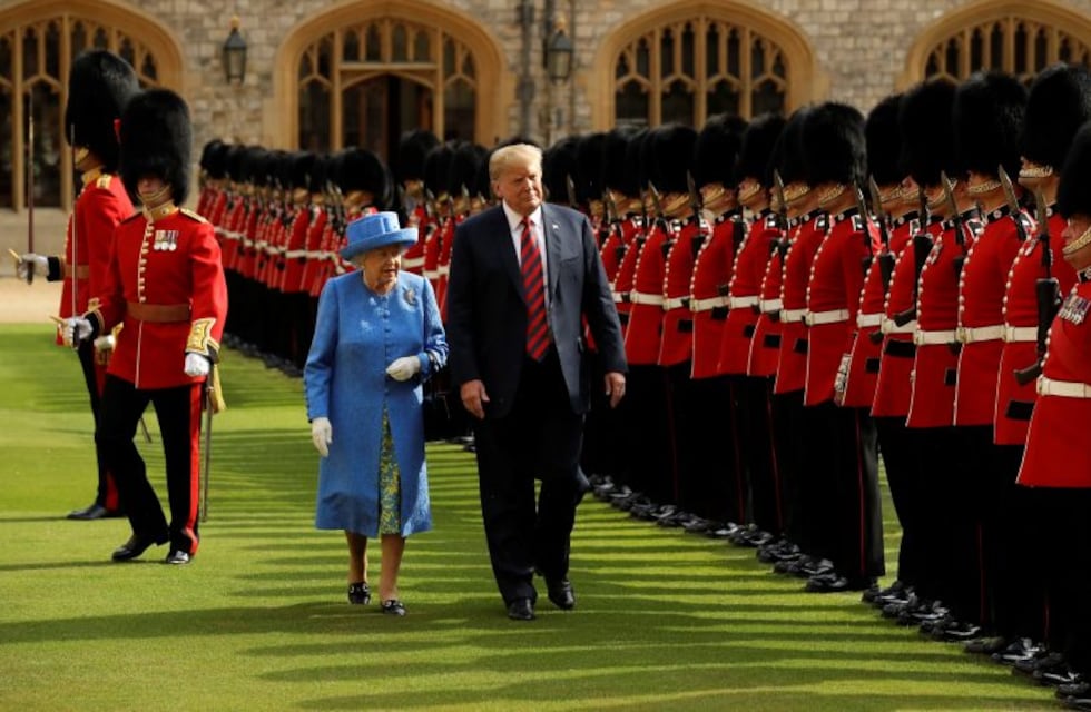 Las fotos del encuentro entre la reina Isabel II y Donald Trump en Windsor