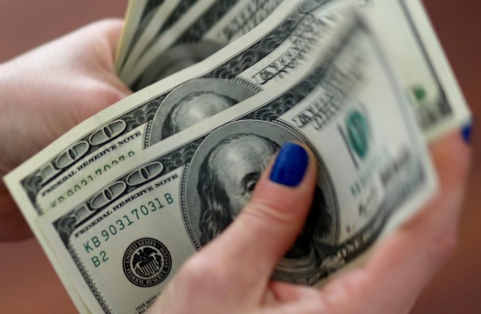 El dólar cerró la primera semana del año en baja