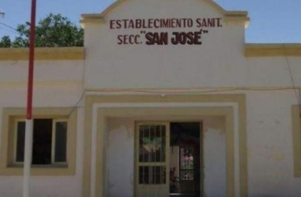 Intentaron cruzar el río en moto y tuvieron que ser rescatados por la Policía