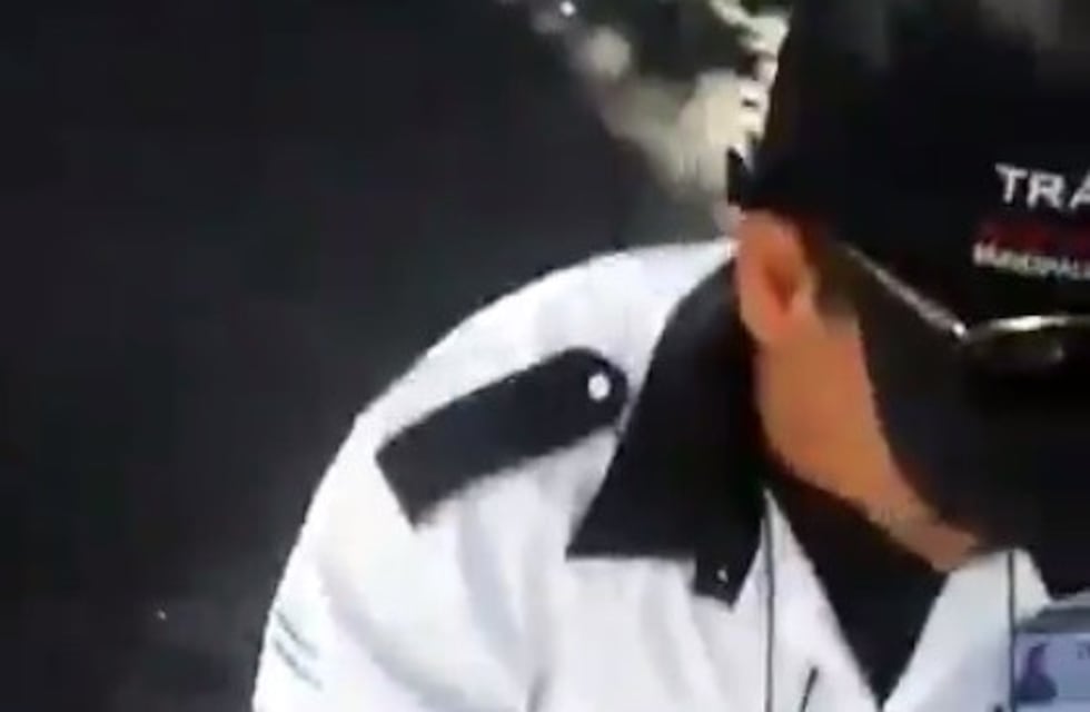 El camionero que filmó a un inspector corrupto dijo que le pagó para no perder el trabajo