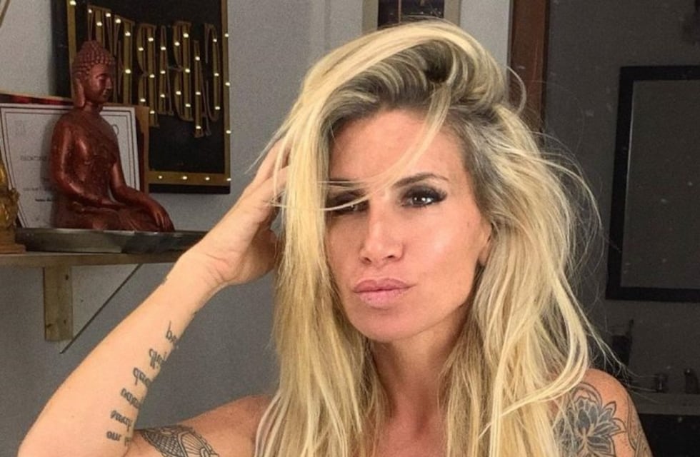 Florencia Peña publicó un divertido video limpiando sin corpiño y casi se le ve todo