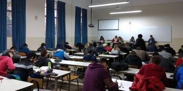 La Facultad de Ciencias Exactas, Ingeniería y Agrimensura (Fceia) es una de las instituciones donde se suspendieron las clases presenciales por el coronavirus\u002E (Andrea T)