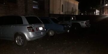 En el lugar secuestraron los vehículos de quienes habían asistido a la reunión\u002E (Policía de Santa Fe)