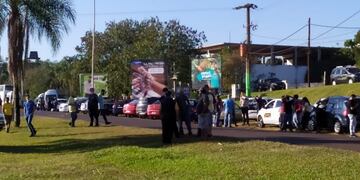 Los trabajadores se congregaron en el acceso a Puerto Iguazú
