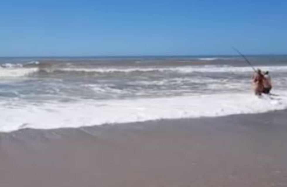 Dramático rescate de dos nenas en una playa de la Costa Atlántica