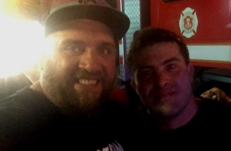 Bombero héroe: apagó solo un incendio y salvó a empleados de una lomitería