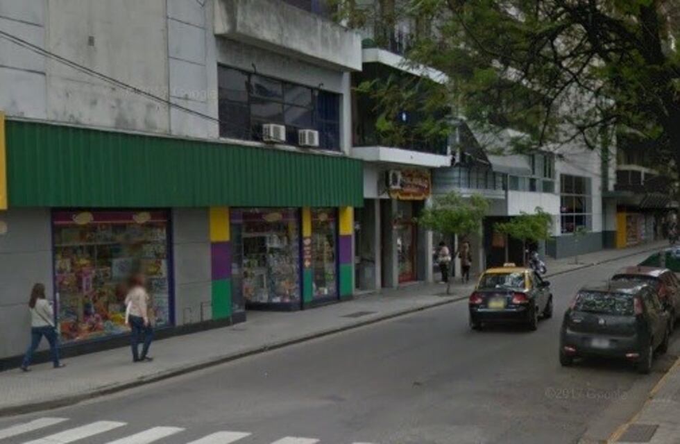 Rompieron la puerta de una perfumería y robaron de todo