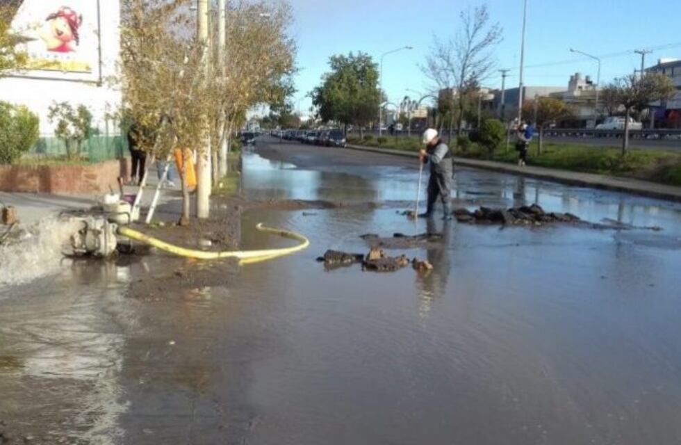 Se suspendieron las clases en 17 escuelas de Neuquén por la rotura de un caño de agua