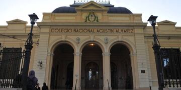 El Colegio Nacional Agustín Álvarez es uno de los lugares históricos que se encuentran entre los monumentos más reconocidos de la provincia.