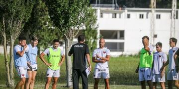 Los dirigidos por Diego Osella debutan este sábado frente a Central Córdoba\u002E (@colonoficial)