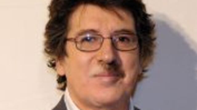 El roquero argentino Charly Garcu00eda, compositor de grandes himnos del rock en espau00f1ol como 'Demoliendo hoteles', recibiu00f3 el miu00e9rcoles un Grammy por la excelencia musical,