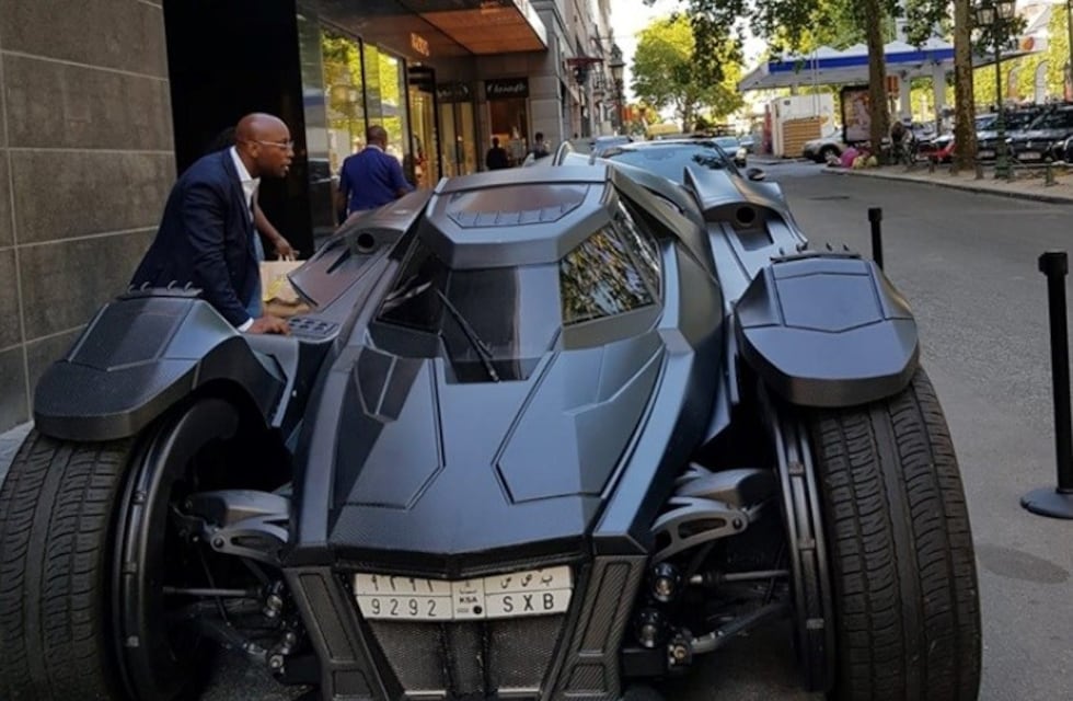 Secuestraron el "batimóvil" de un príncipe que se paseaba por Europa