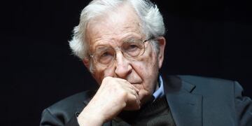 ARCHIVO - El filósofo y lingüista Noam Chomsky, fotografiado el 30/05/2014\u002E El estadounidense reconoció a dpa el 11/10/2016 que el balance de la era Barack Obama \