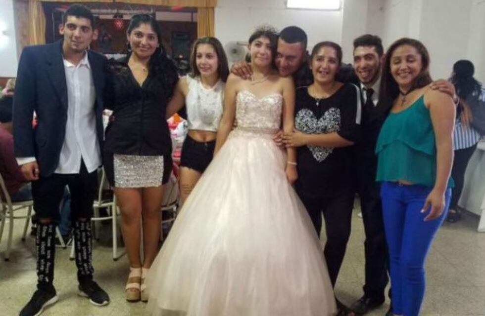 Un tumor le afecta la visión y adelantaron el festejo de los 15 para que ella pueda verlo