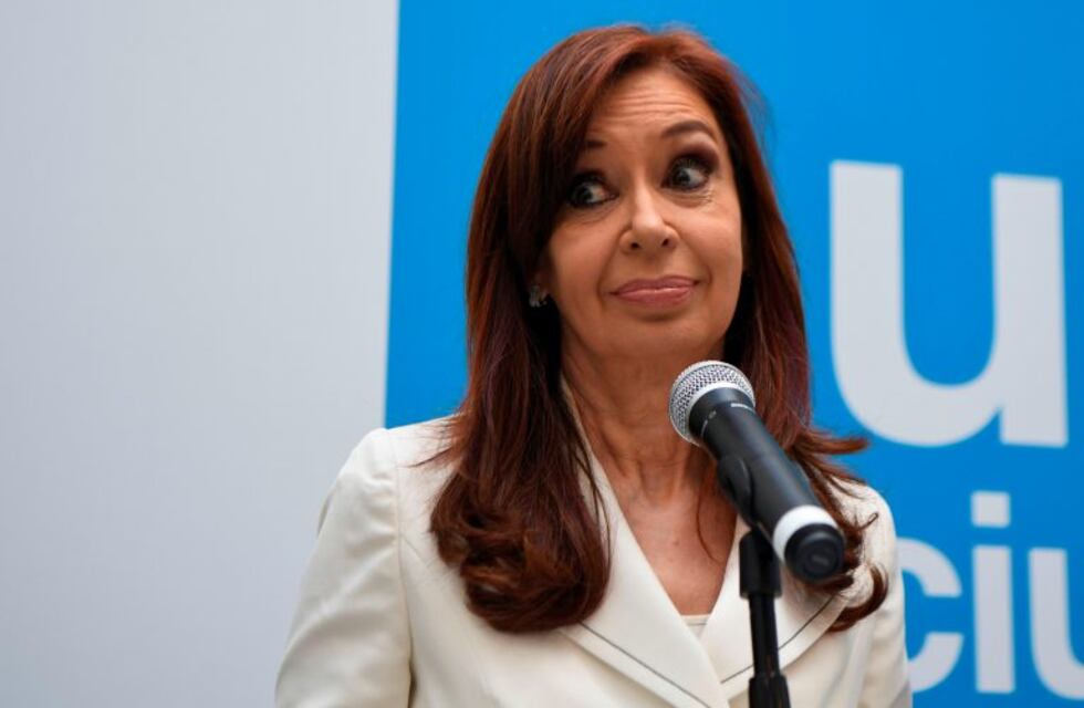 Cristina Kirchner avisó que irá al Senado por sus allanamientos