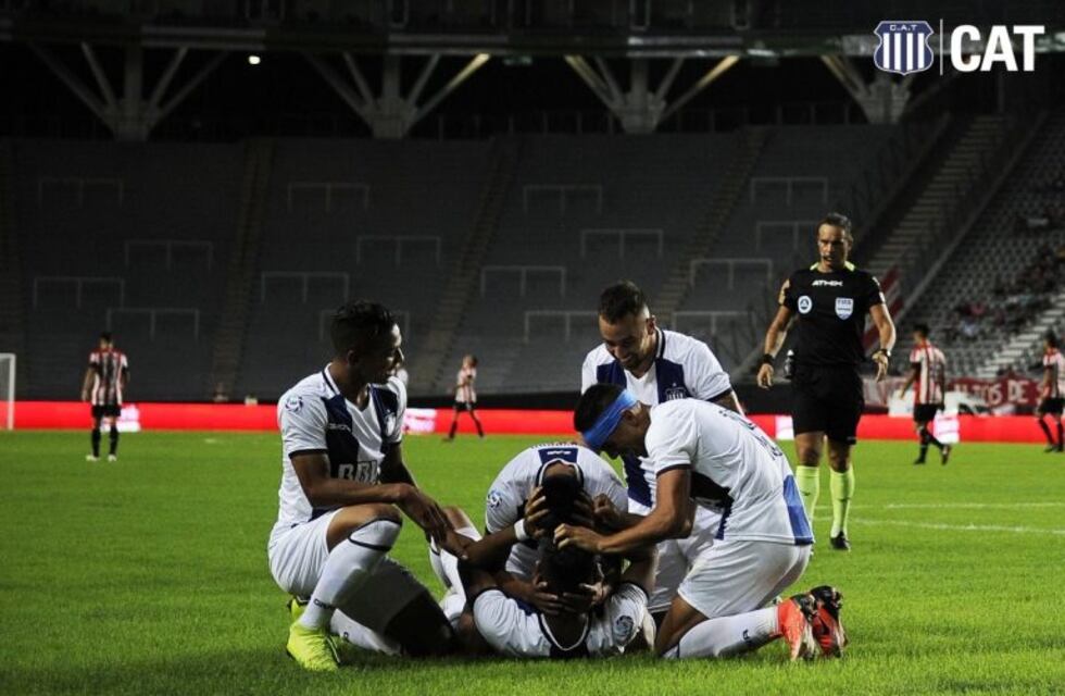 Gran triunfo de la T, con el juvenil Navarro como figura y para acercarse a otra Copa