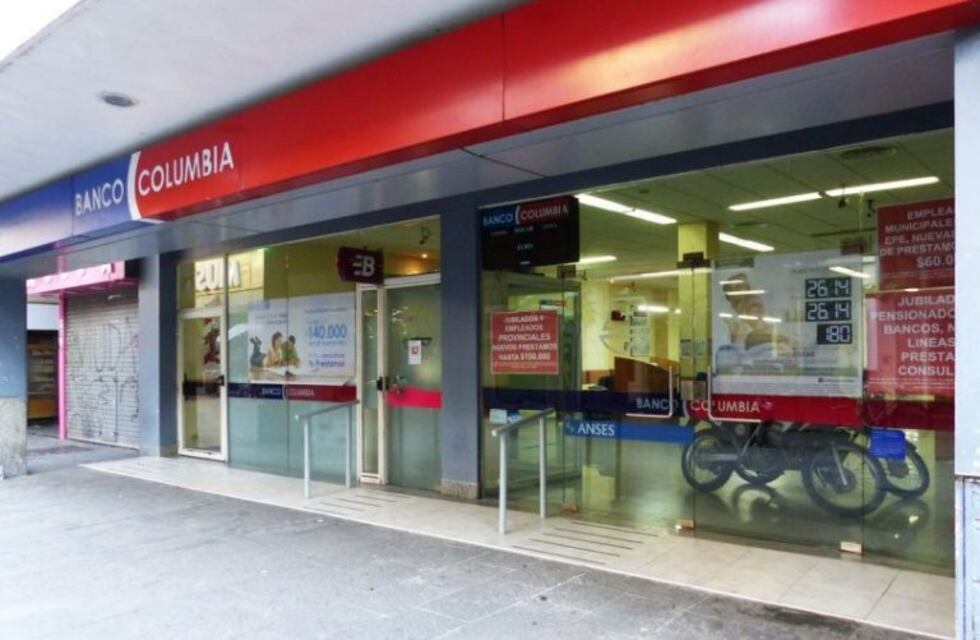 Es discapacitada, cobra una pensión y el banco se la retuvo