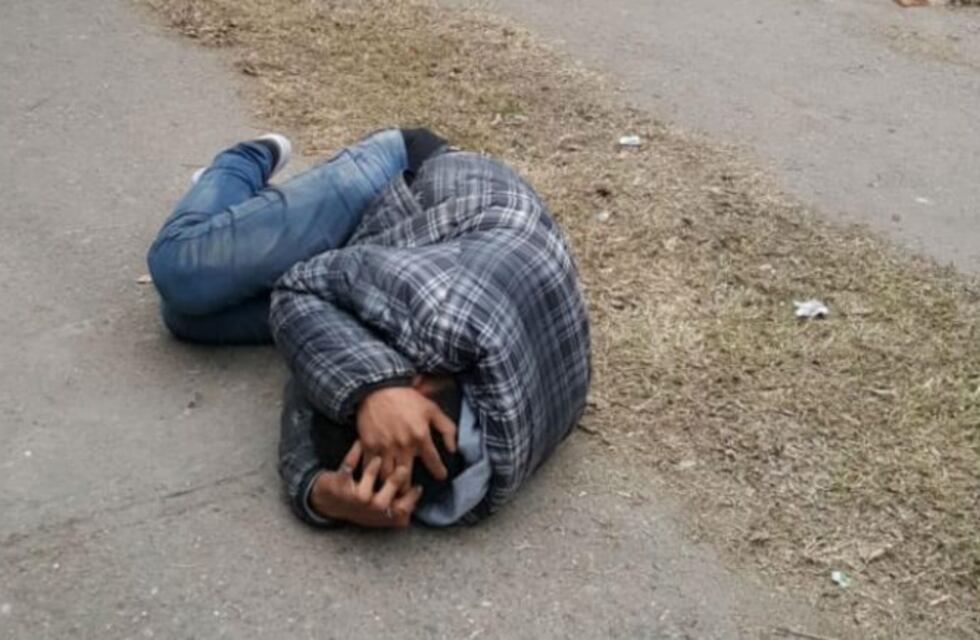 Ladrón quedó desnudo en la calle luego de ser atrapado por los vecinos