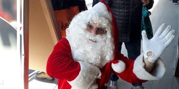 Papá Noel se sacó fotos con la gente