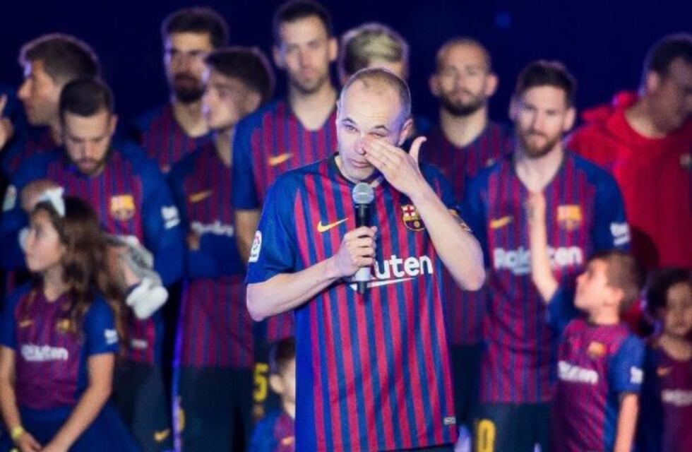 El adiós a una leyenda: Iniesta jugó su último partido en Barcelona