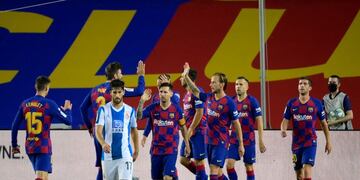 Barcelona's Uruguayan forward Luis Suarez (C) celebrates his goal with teammates during the Spanish League football match between Barcelona and Espanyol at the Camp Nou stadium in Barcelona on July 8, 2020\u002E (Photo by LLUIS GENE / AFP)