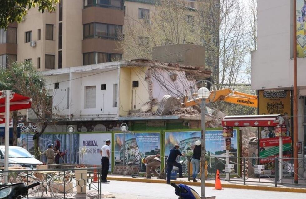 Comenzó la demolición de uno de los edificios con más historia en Carlos Paz