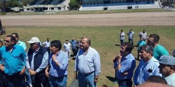 Manzur con parte de su gabinete estuvieron ultimando detalles en el hipódromo, dónde se realizará el acto\u002E