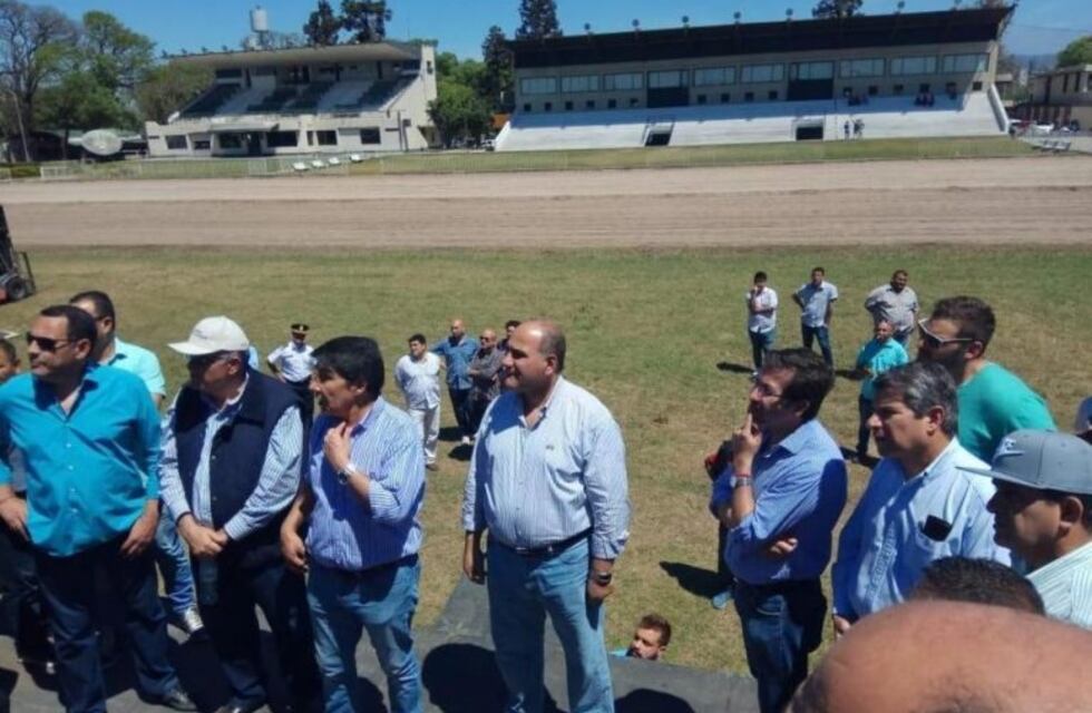 Manzur última detalles para recibir a la cumbre peronista y sumó dos nuevos invitados: Massa y Pichetto