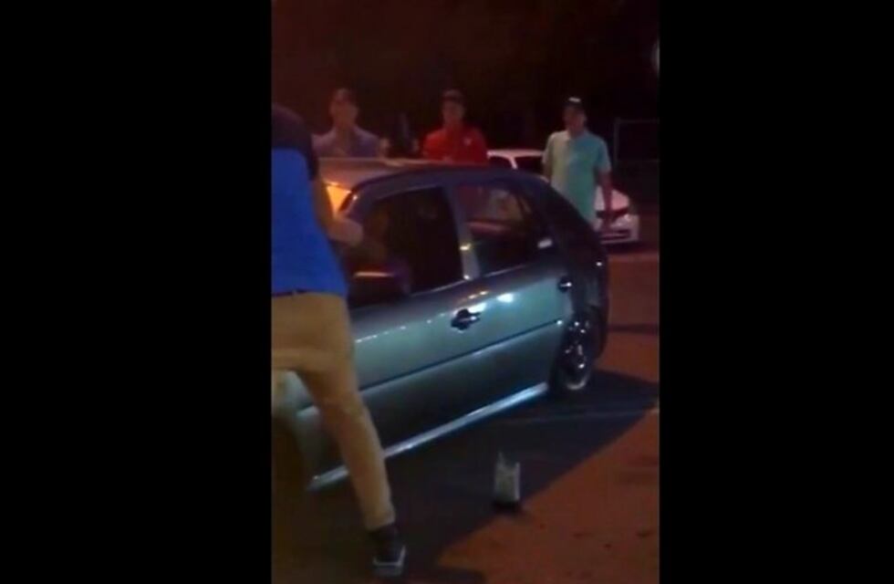 Descontrol, alcohol y picadas de autos en la costanera de Carlos Paz