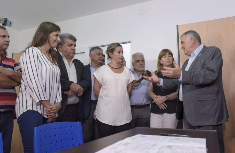 Jaldo entregó nuevo equipamiento en el Registro Civil de Monteros
