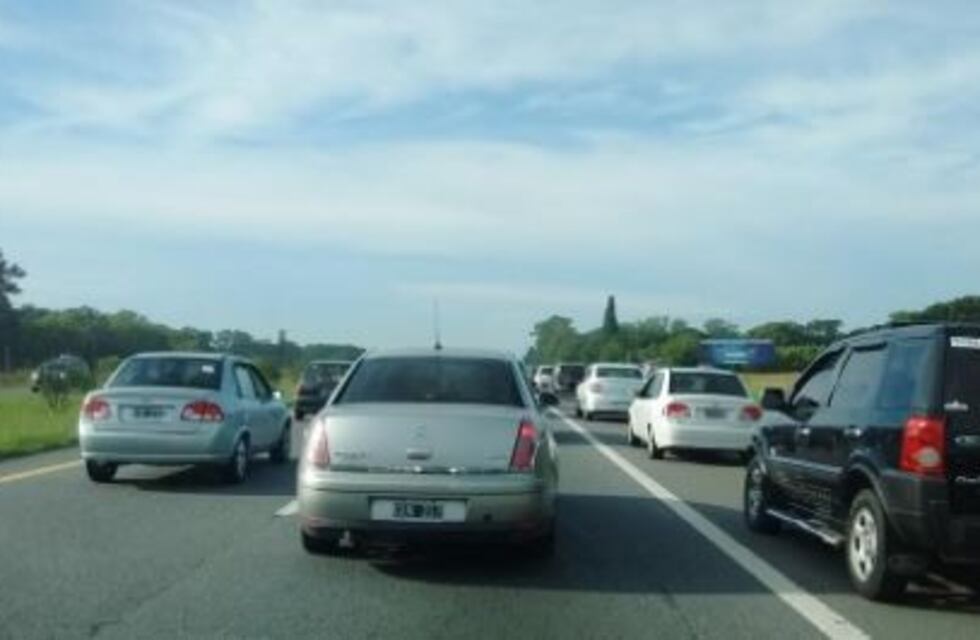 Tránsito lento en la Ruta 2 por el éxodo turístico hacia la Costa