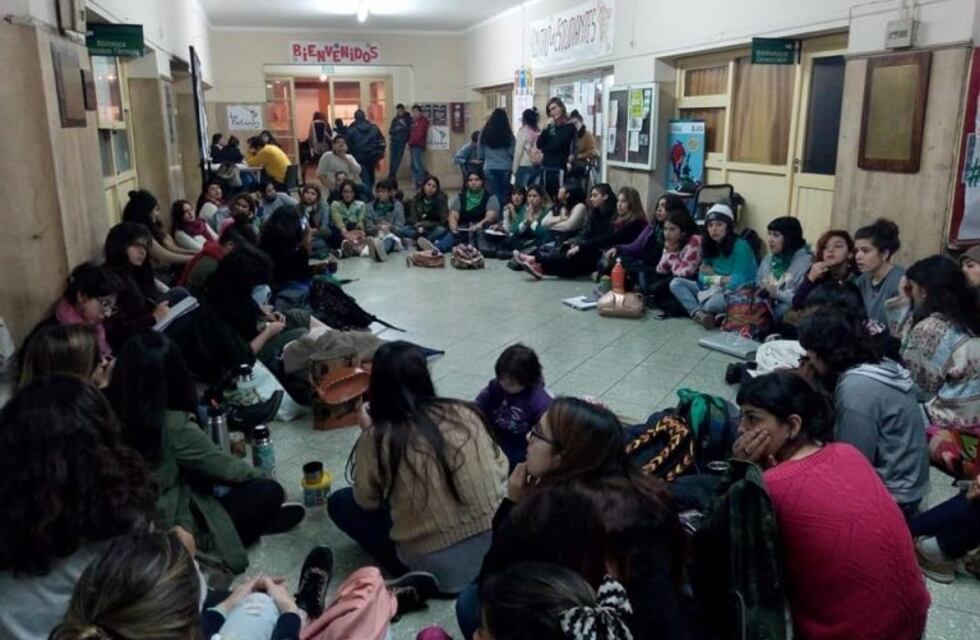 Caso Hassan: convocan a un 3° ruidazo frente a la Facultad de Odontología