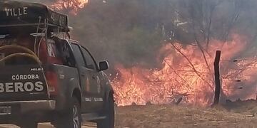 Los bomberos debieron batallar contra las llamas y un temperatura infernal\u002E