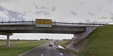 El robo ocurrió en el inicio de la autopista Rosario-Córdoba a la altura del puente Wilde\u002E (Google Street View)