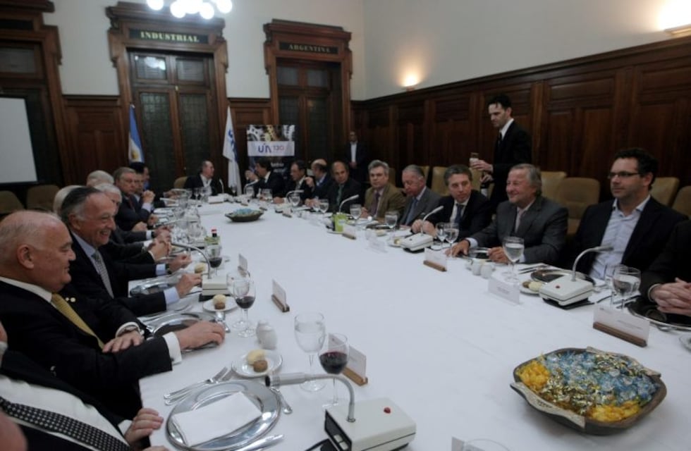 La UIA le pidió a Dujovne que reforma impositiva sea más productivista y menos especulativa