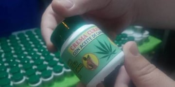 Detuvieron a una persona con crema de cannabis en la mochila