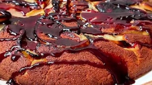 Cómo preparar la torta invertida de manzana.