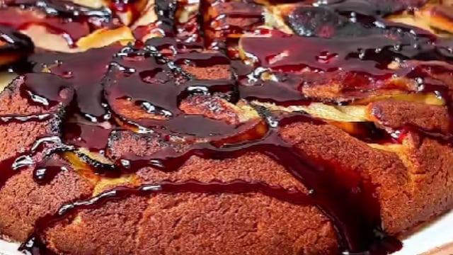 Cómo preparar la torta invertida de manzana.