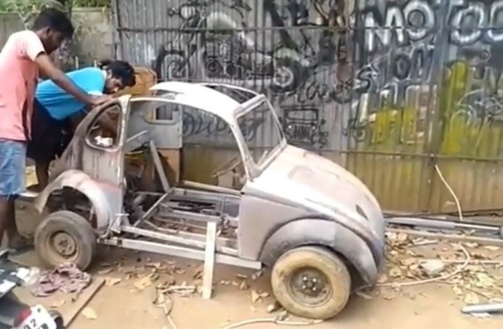 Arregló un auto en ruinas, lo dejó como nuevo y se volvió viral