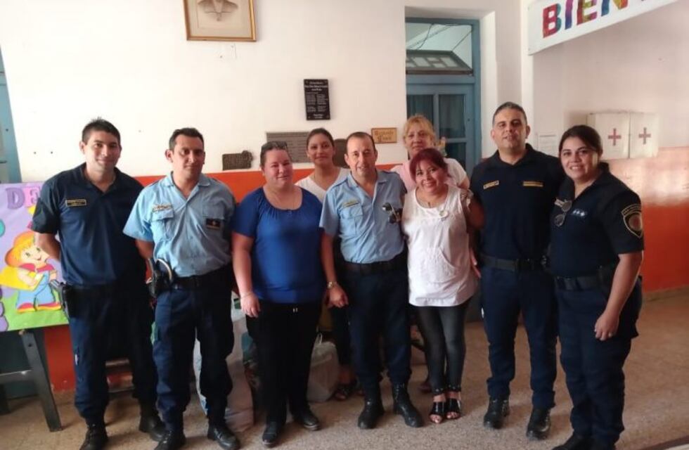 Policías dieron la mejor lección en la primera semana de clases