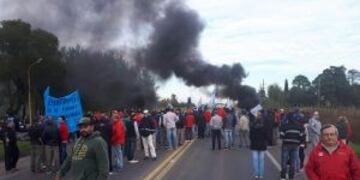 Los empleados siguen reclamando el pago de los sueldos\u002E (Gustavo Altamirano)