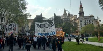 Los trabajadores despedidos de PepsiCo marchan al Congreso para presentar un proyecto de ley\u002E